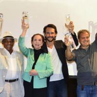 Rodrigo Santoro recebe prêmio de Melhor Ator por atuação em 'Heleno'