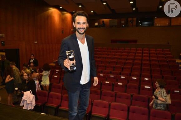 Rodrigo Santoro levou o troféu de Melhor Ator do Prêmio ACIE de Cinema por sua atuação em 'Heleno'