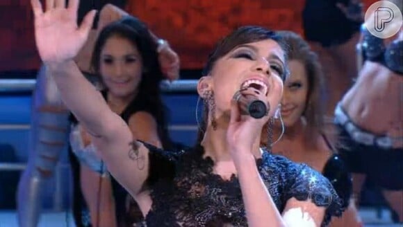 Anitta foi uma das atrações do 'Domingão do Faustão' em 18 de agosto de 2013. A artista entrou no palco cantando 'Show das Poderosas'