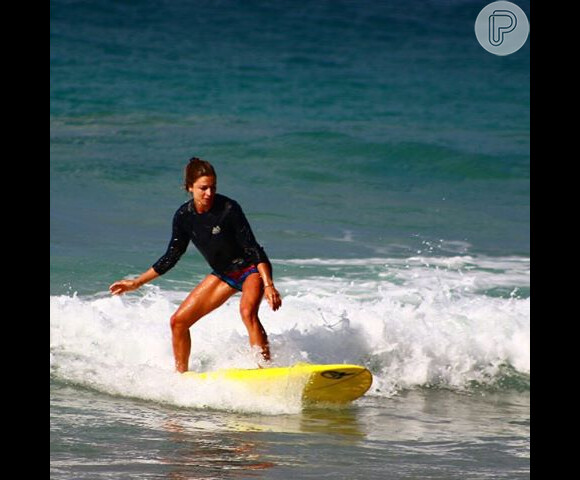 Grazi Massafera mostra habilidade em aula de surfe em Noronha: 'Arrasou', nesta quinta-feira 10 de dezembro de 2015