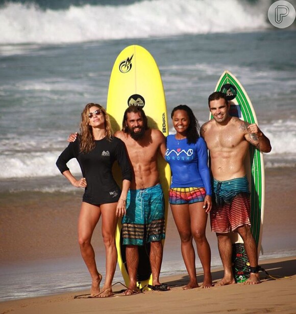 Além da habilidade, Grazi Massafera foi elogiada por sua boa forma com roupa própria para a prática de surfe