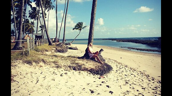 Giovanna Ewbank relaxa em praia após ficar internada: 'Agradeça a Deus sempre!'