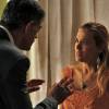 Orlando (Eduardo Moscovis) tenta enforcar Lara (Carolina Dieckmann) na novela 'A Regra do Jogo'
