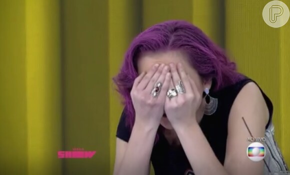 Em outro momento divertido do 'Vídeo Show' em 2015, Monica Iozzi teve os cabelos tingidos por uma tinta roxa