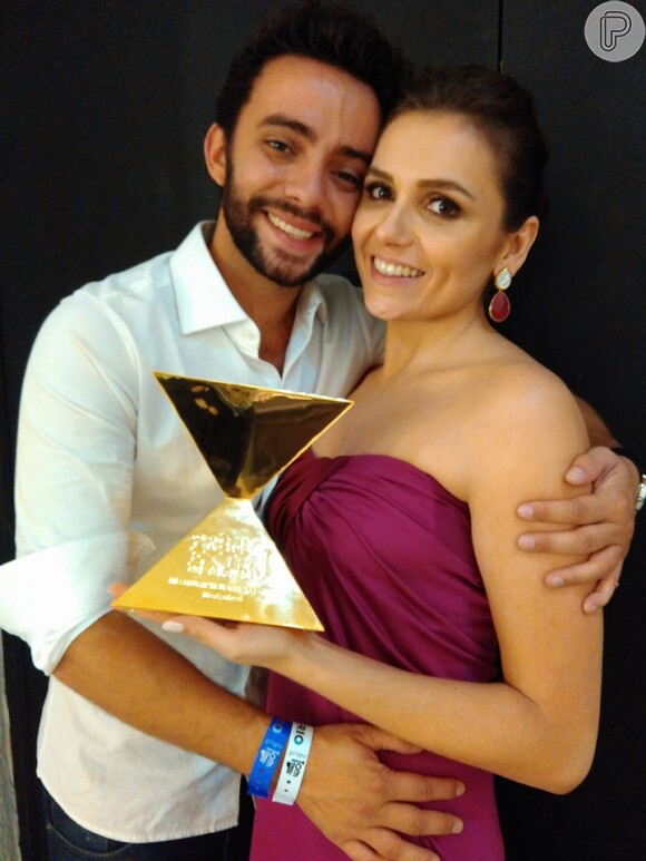 No final de 2015, Monica Iozzi ganhou o Prêmio Extra de Melhor Apresentadora e foi parabenizada pelo namorado, Felipe Atra