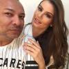 Em foto publicada no Instagram, a atriz aparece ao lado do beauty artist André Veloso. 'Dia especial', escreveu ela para legendar o clique