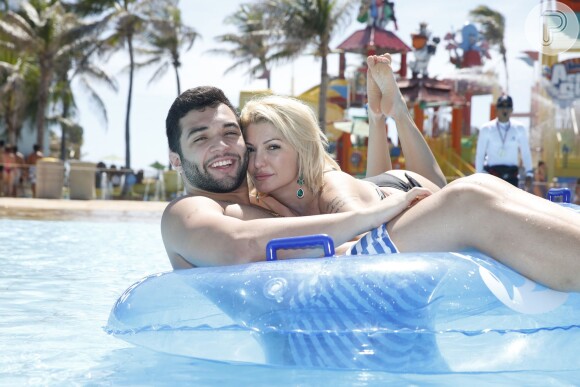Antonia Fontenelle e Jonathan Costa se divertiram muito em junho de 2015 no Beach Park, em Fortaleza