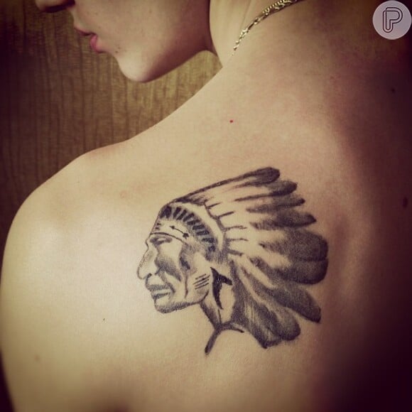 Um índio americano foi o desenho escolhido para tatuar nas costas