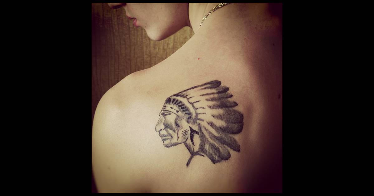 Um Indio Americano Foi O Desenho Escolhido Para Tatuar Nas Costas Purepeople