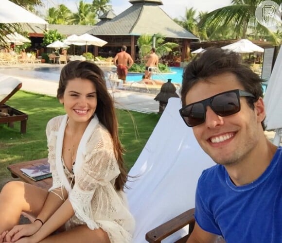Camila Queiroz revela que namorado a anima para malhar: "É ele quem me puxa"