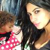 Kim Kardashian e a pequena North West, de 2 anos