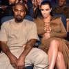 Kim Kardashian e Kanye West se inspiram em programa de TV e decidem doar mil pares de sapatos para projeto de caridade