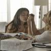 Tóia (Vanessa Giácomo) e Atena (Giovanna Antonelli) estão dividindo o mesmo quarto, na novela 'A Regra do Jogo'