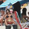 Após mudança de gênero, Thammy Miranda mostrou o peito sem camisa na Barra da Tijuca, no Rio de Janeiro, ao lado da noiva Andressa Ferreira, no domingo, 13 de dezembro de 2015