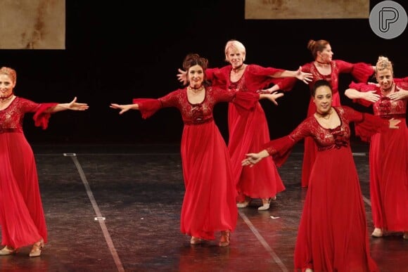 Fátima Bernardes em nova apresentação de dança que se deu no domingo, 13 de dezembro de 2015