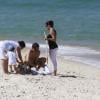 Marcello Antony curte praia com os filhos e com a mulher, Carolina