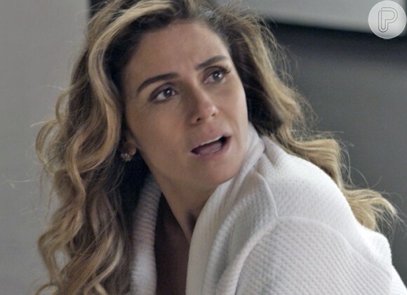 Romero (Alexandre Nero) defende Atena (Giovanna Antonelli) para Tóia (Vanessa Giácomo) na novela 'A Regra do Jogo'