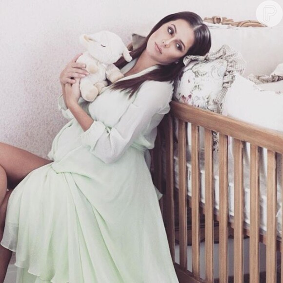 A atriz divulgou um clique no Instagram, nesta terça-feira (15), de um momento emocionante da sua vida: o dia do parto de Maria Flor, sua primeira filha com o ator e modelo Hugo Moura