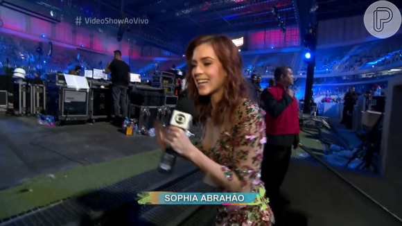 Sophia Abrahão mostrou os bastidores do show de Marcos e Belutti, no Vídeo Show e ficou entre os assuntos mais comentados do Twitter, nesta terça-feira, 15 de dezembro de 2015