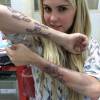 Em 2013, Bárbara Evans fez duas tatuagens para homenagear os pais, mas se arrependeu