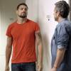 Juliano (Alexandre Nero) invade o apartamento de Romero (Alexandre Nero) para falar com Tóia (Vanessa Giácomo), na novela 'A Regra do Jogo'