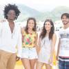 Maicon Rodrigues, Lara Coutinho, Livian Aragão e Brenno Leone foram à praia gravar o 'Papo Reto' para o site da novela 'Malhação'