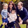 Kate Middleton e príncipe William posam para foto oficial de Natal com os filhos, nesta sexta-feira, 18 de dezembro de 2015