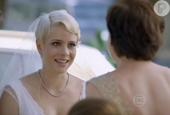 Zélia (Leandra Leal) e Lua (Fernando Belo) se casam em 'Saramandaia'