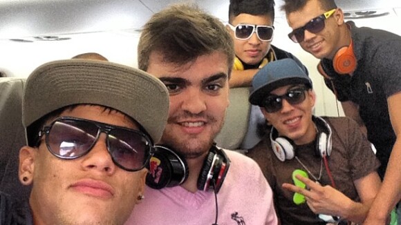 Neymar segue de férias para Pernambuco; jogador chegou da Disney quinta-feira