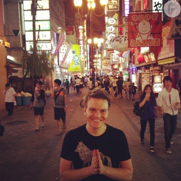 Michel Teló publicou uma foto no Japão nesta terça-feira, dia 27 de agosto de 2013. Pela primeira vez, o cantor fará uma mini-turnê no país 