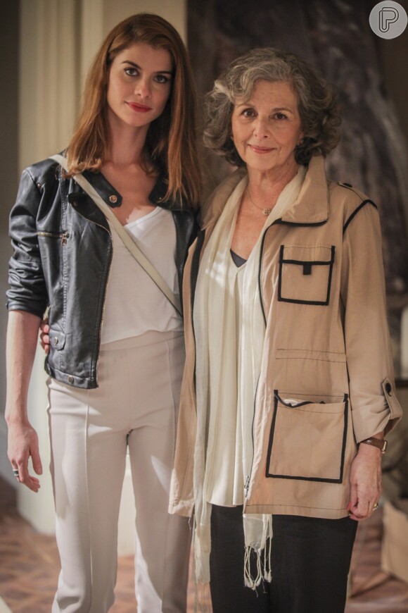 Lìvia (Alinne Moraes) e Vitória (Irene Ravache) vão se emocionar no reencontro como neta e avó, na novela 'Além do Tempo'