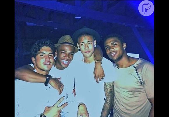 Neymar e Nego do Borel foram à festa de aniversário de Gabriel Medina