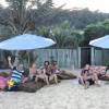 Fiorella Mattheis e Alexandre Pato se divertem com a família na praia
