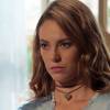 Melissa (Paolla Oliveira) aparece na sala da casa de Zilda (Nívea Maria), que fica assustada na novela 'Além do Tempo'