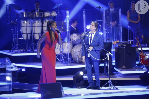 Roberto Carlos e Ludmilla dividiram o palco durante especial do cantor