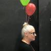 Os balões ganharam destaque no cabelo de Vera Holtz em julho de 2015