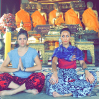 Sabrina Sato faz pose de buda em templo da Tailândia. Veja fotos da viagem!