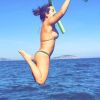 O salto que exaltou a boa forma de Fernanda Souza de biquíni foi dividido com os fãs do Instagram em 28 de julho de 2015