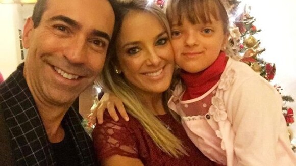 Ticiane Pinheiro posta foto com a filha, Rafaella Justus, e o namorado no Natal