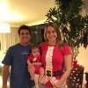 Fernanda Gentil vestiu o filho, Gabriel, de 3 meses, de Papai Noel, na noite desta quinta-feira (24)