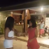 Anitta também dançou forró com a mãe, Miriam Macedo