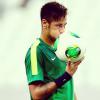 Neymar veste a camisa 10 da Seleção Brasileira, comandada pelo técnico Luiz Felipe Scolari