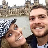 Isabella Santoni se declara para namorado em Londres: 'Melhor companhia'