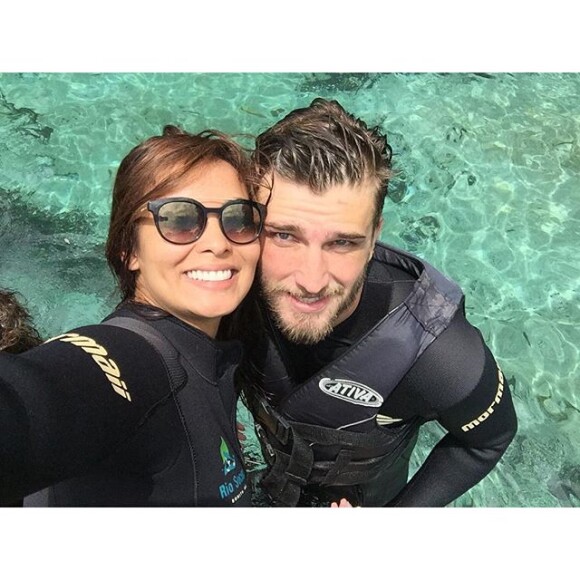 Carol Nakamura viaja com o namorado e posta foto no Instagram