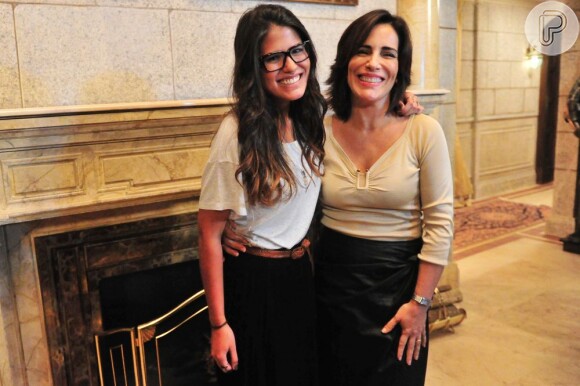 Antonia Morais ao lado da mãe, Glória Pires