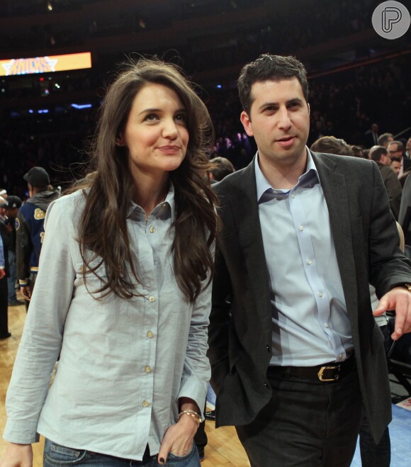Katie Holmes e Adam Schweitzer, seu agente, foram juntos a um jogo de basquete no início deste ano. Jornais pontuaram que eles tinham uma relação também fora do trabalho