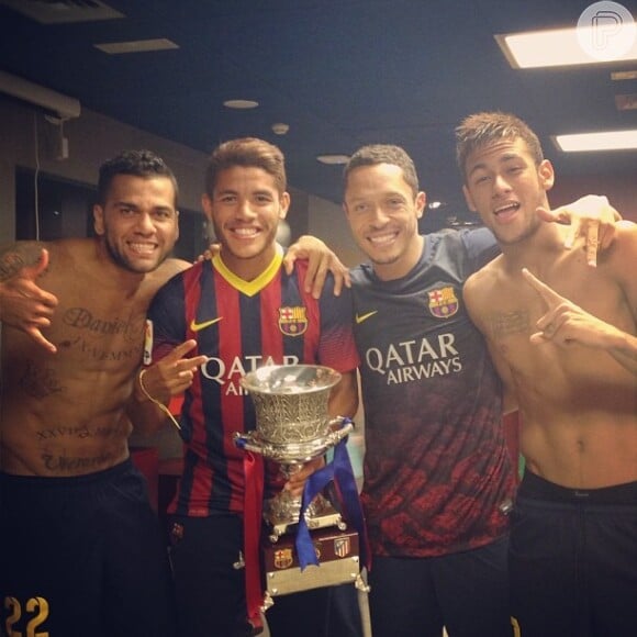 Neymar comemora o campeonato com os companheiros do Barça