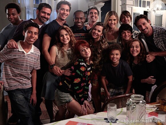Thiaguinho se divertiu com Fernanda Souza e o restante do elenco de 'Malhação' durante as gravações da novelinha teen