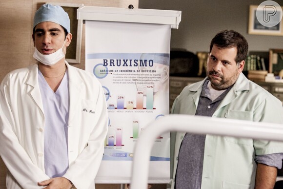 Marcelo Adnet e Leandro Hassum no set de 'O Dentista Mascarado', que ficou na grade da emissora durante uma temporada