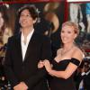 Scarlett Johansson posa com o diretor de 'Under The Skin', Jonathan Glazer